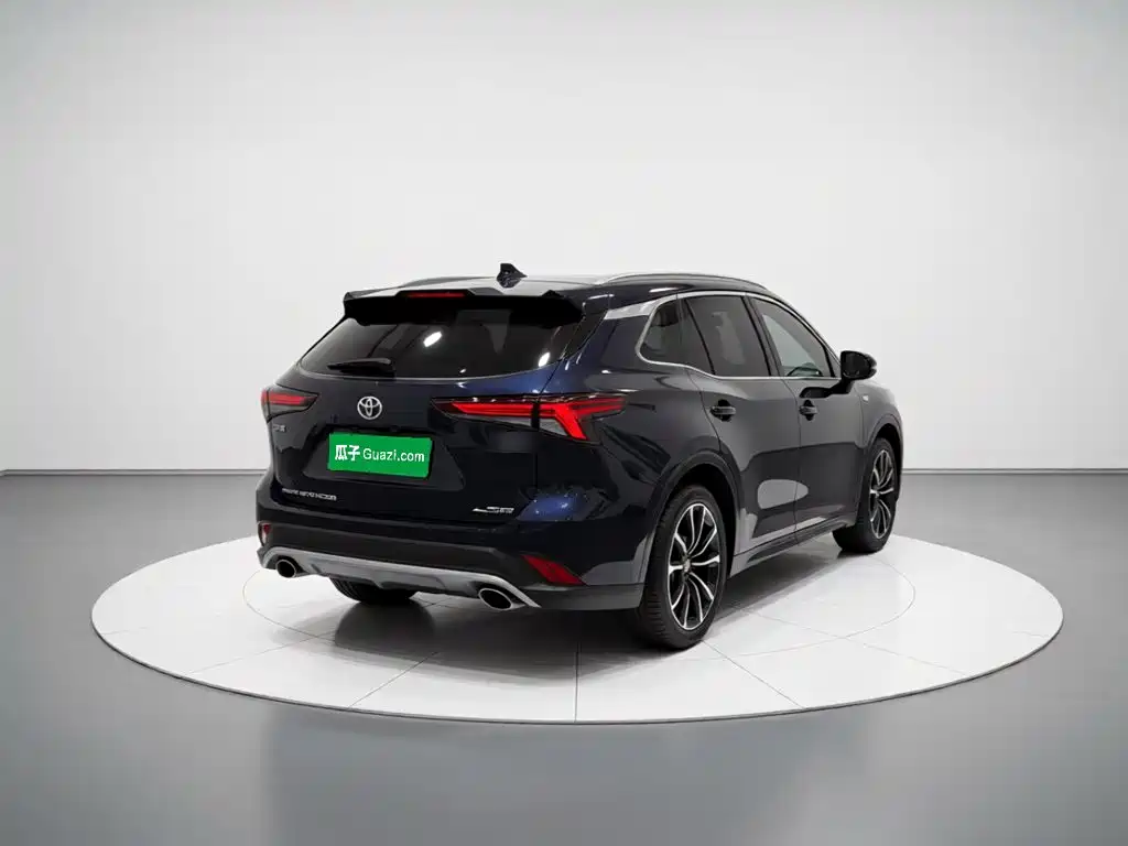 Toyota Crown Kluger — миниатюра 3