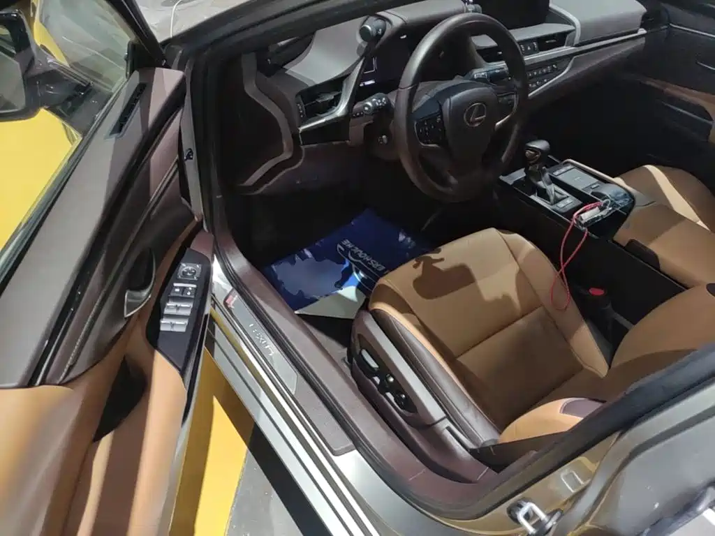 Lexus ES — миниатюра 16