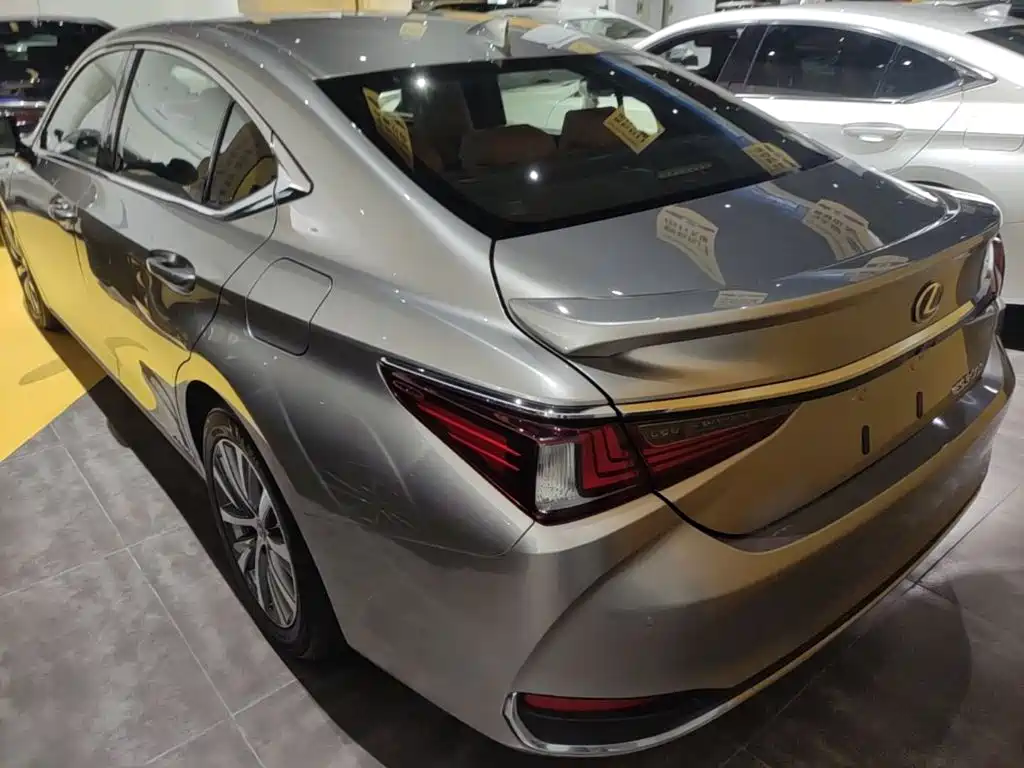 Lexus ES — миниатюра 5
