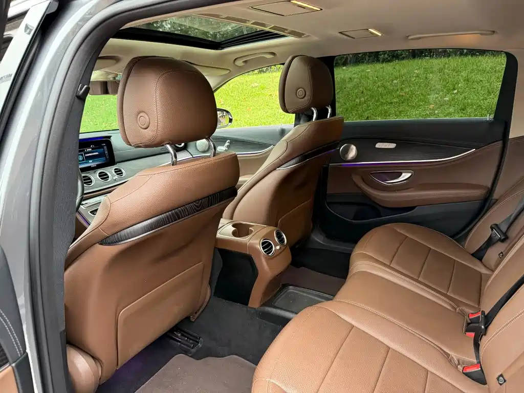 Mercedes-Benz E-Class — миниатюра 11