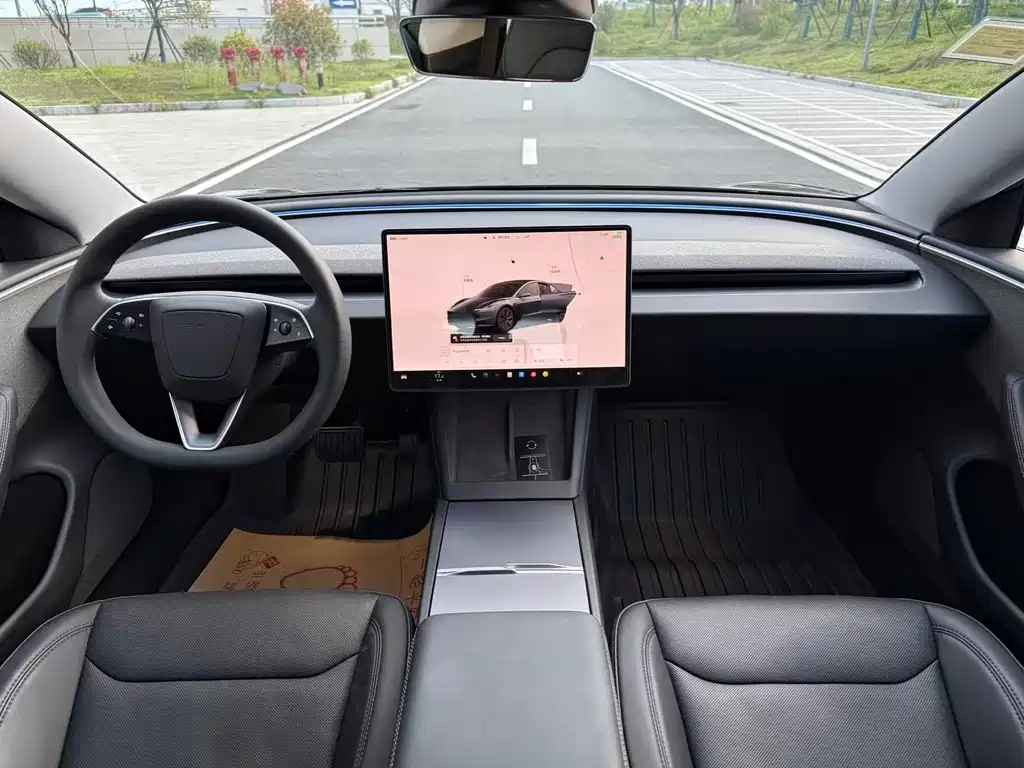 Tesla Model 3 — миниатюра 5