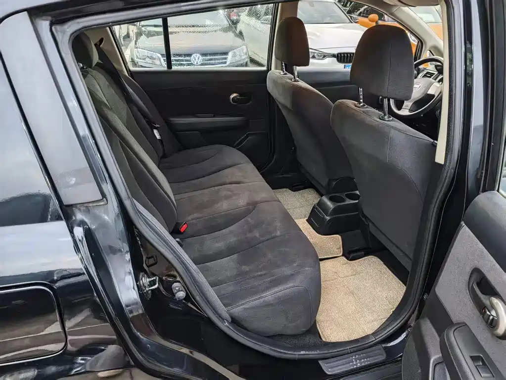 Nissan Tiida — миниатюра 13