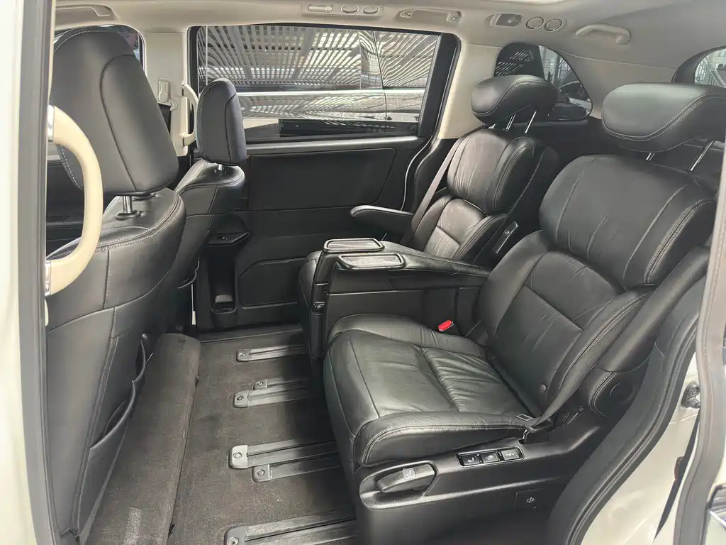 Honda Elysion — миниатюра 10