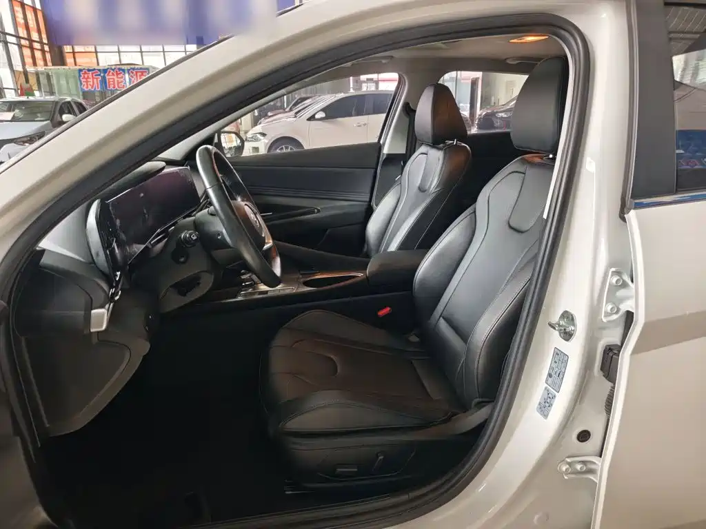 Hyundai Elantra — миниатюра 15