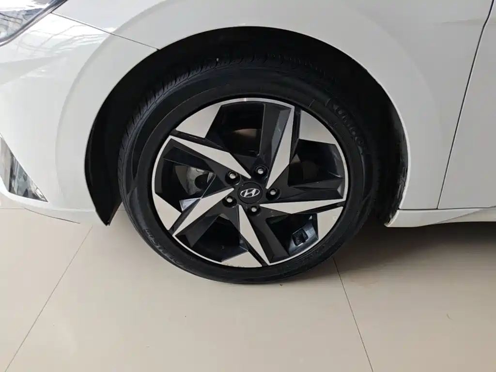 Hyundai Elantra — миниатюра 23