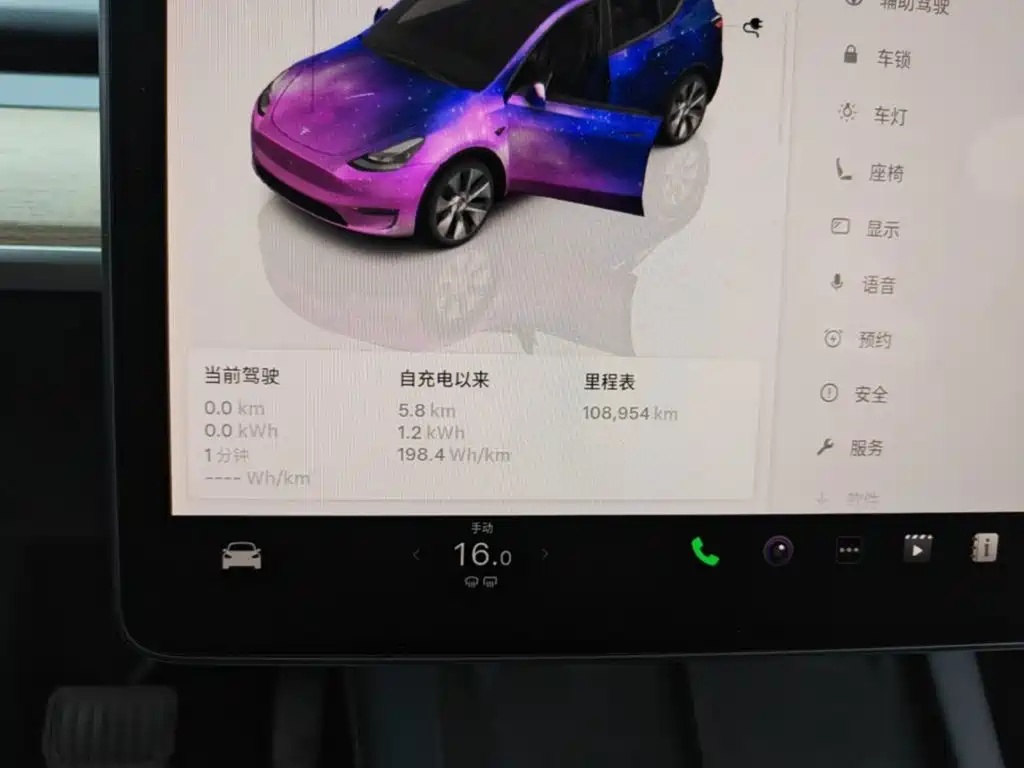 Tesla Model Y — миниатюра 12