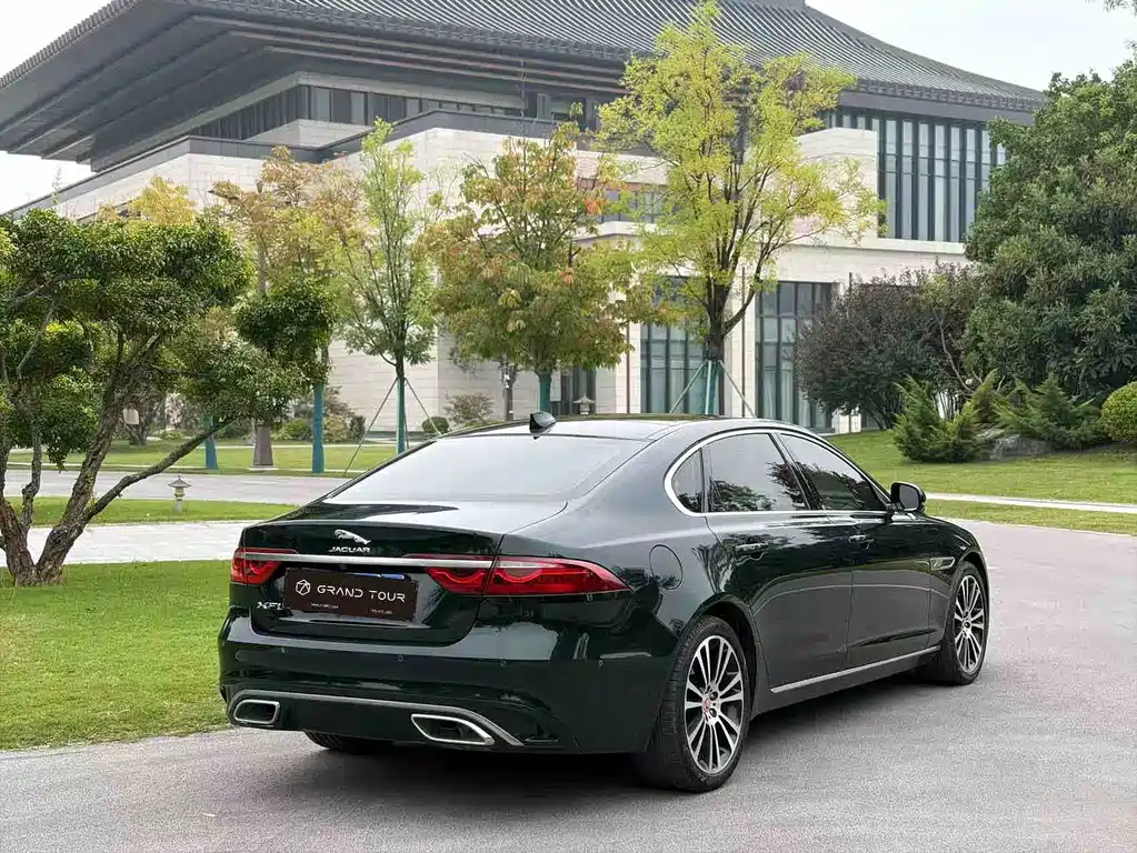 Jaguar XFL — миниатюра 6