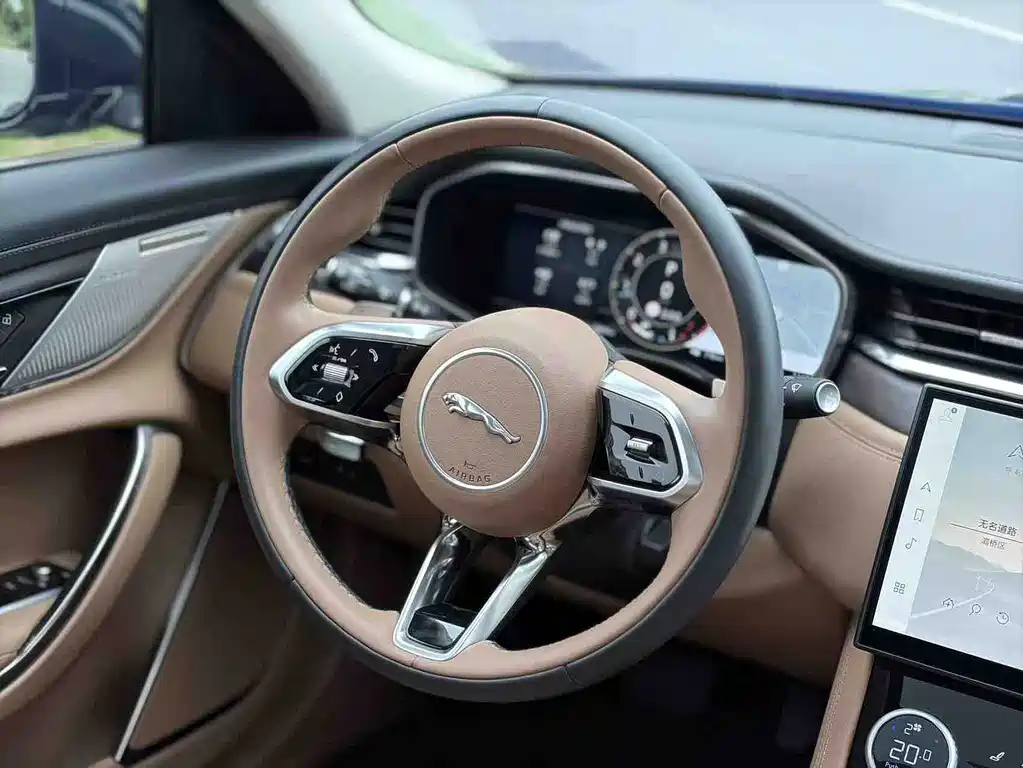 Jaguar XFL — миниатюра 3
