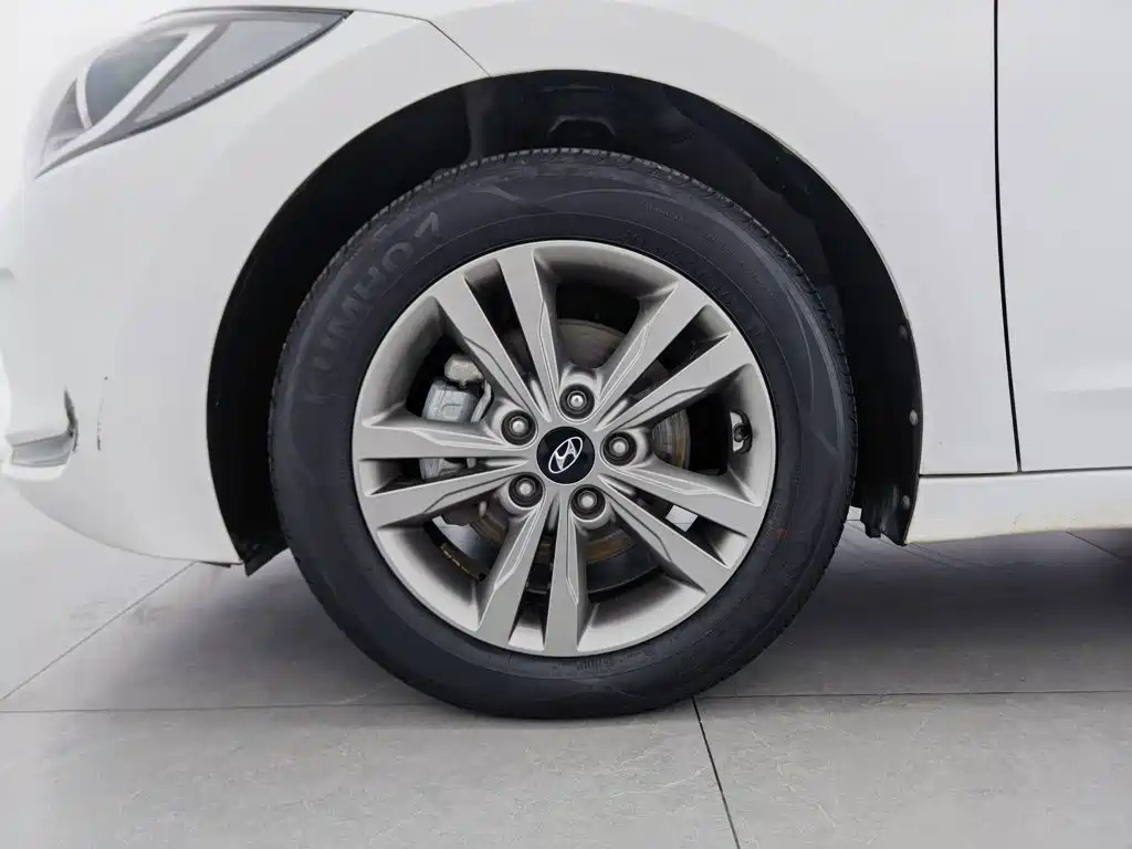 Hyundai Elantra — миниатюра 17