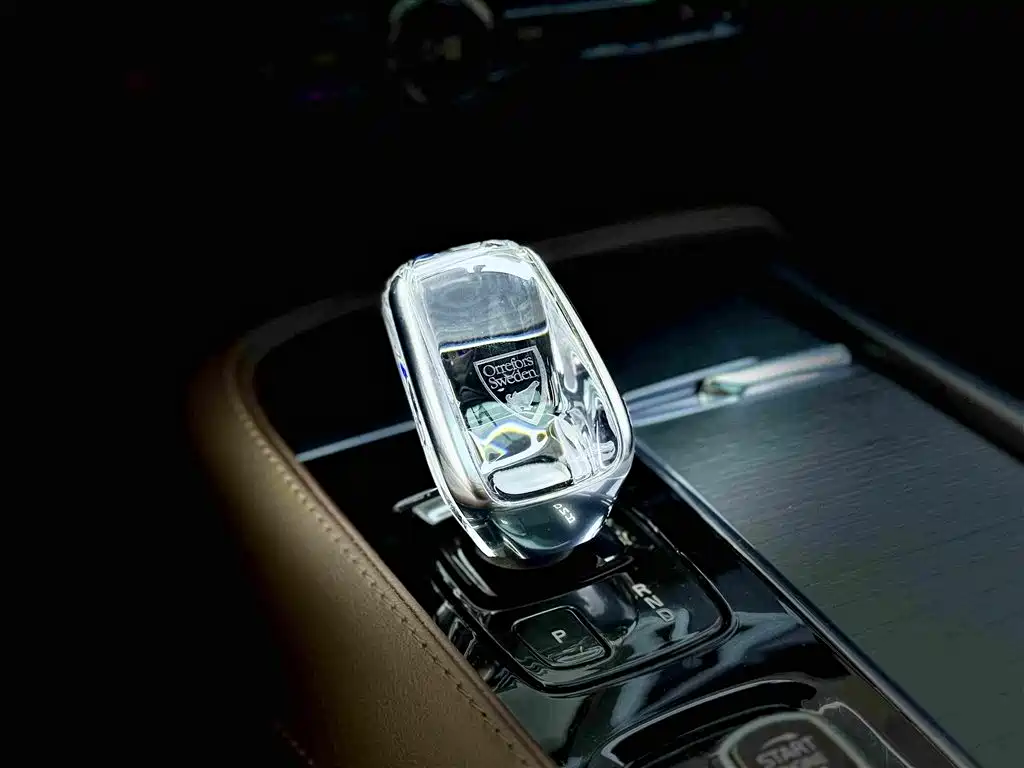 Volvo XC90 PHEV — миниатюра 16
