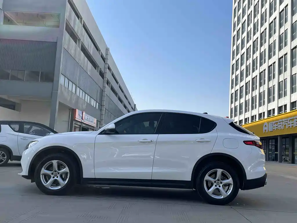 Alfa Romeo Stelvio 2017 2.0T 200HP Elite
