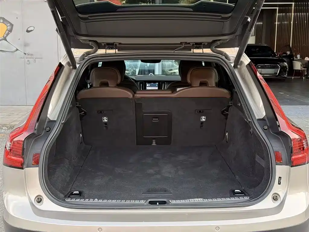 Volvo V90 2023 Cross Country B5 AWD