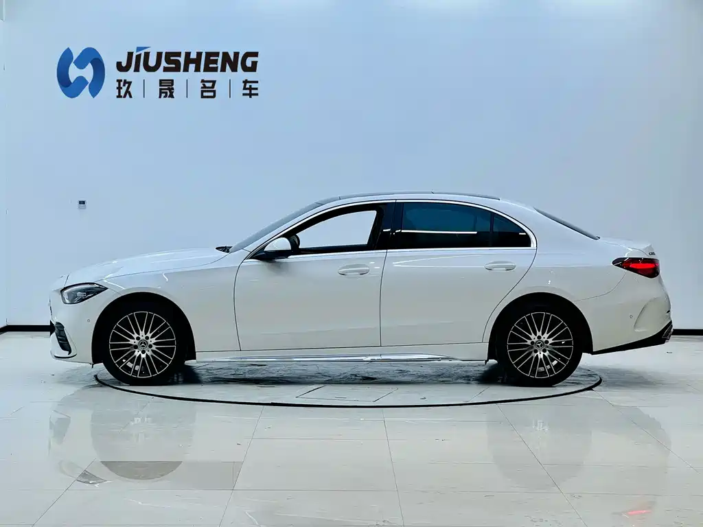 Mercedes-Benz C-Class — миниатюра 3