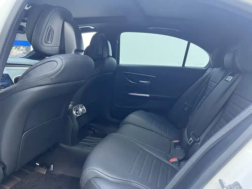 Mercedes-Benz C-Class — миниатюра 12