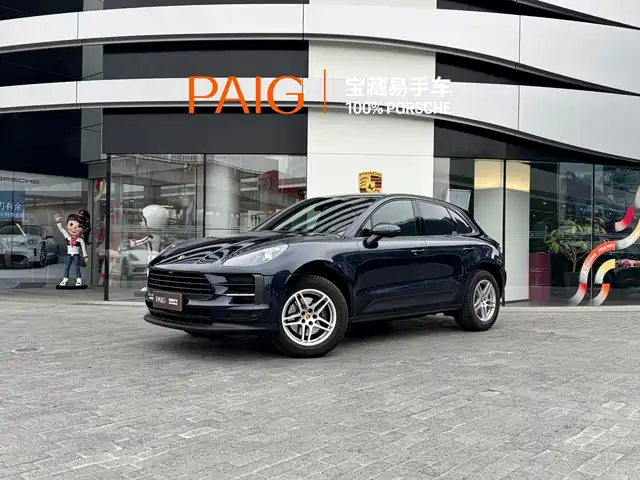 PORSCHE MACAN