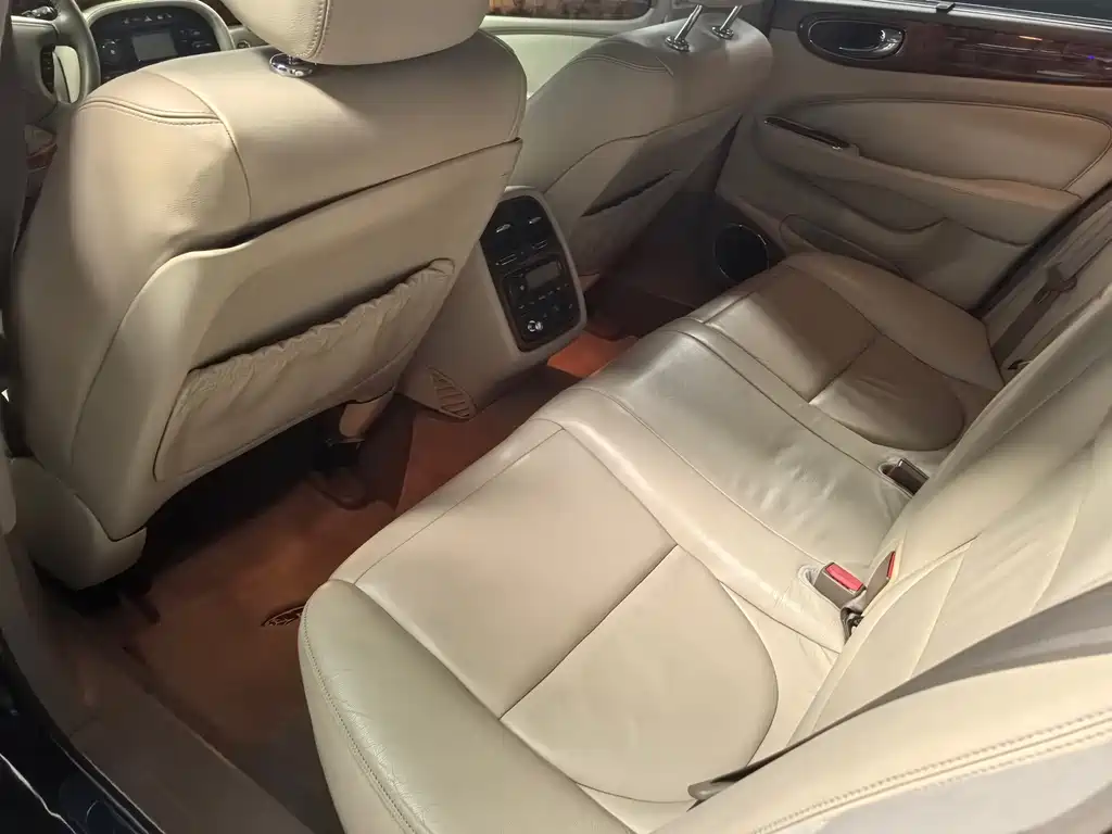 Jaguar XJ — миниатюра 2