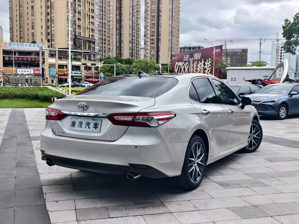 Toyota Camry — миниатюра 7