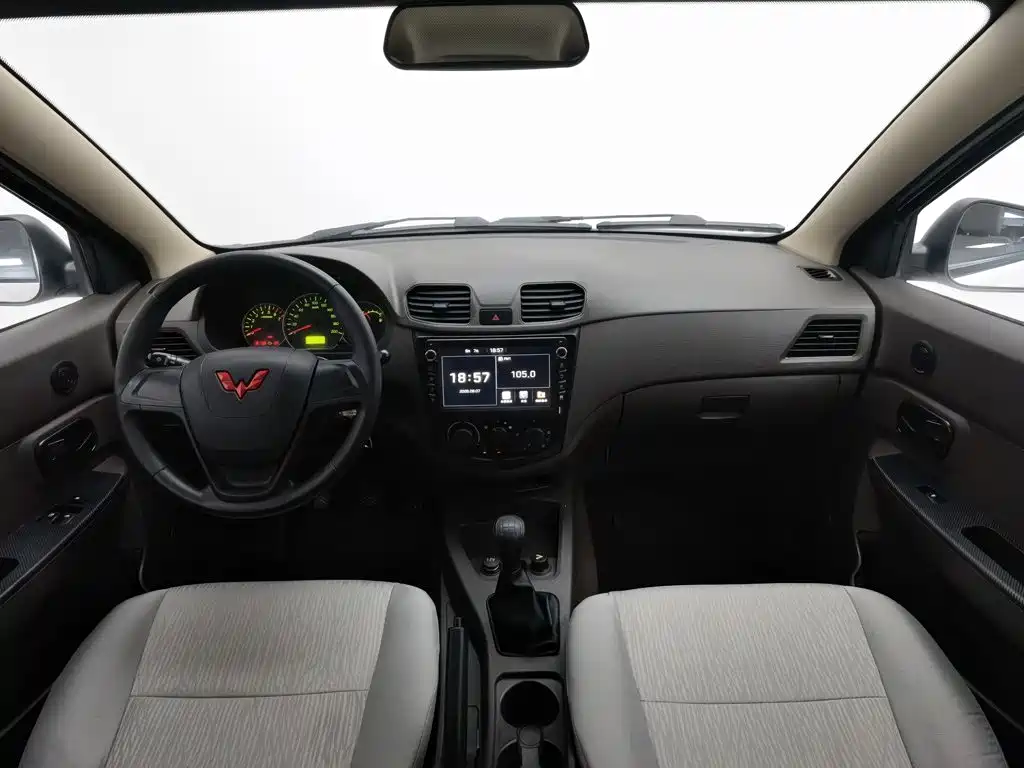 Wuling Hongguang — миниатюра 5
