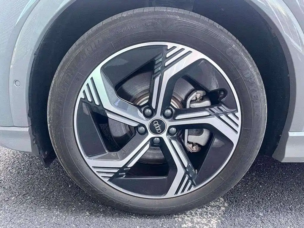 Audi Q4 e-tron — миниатюра 8