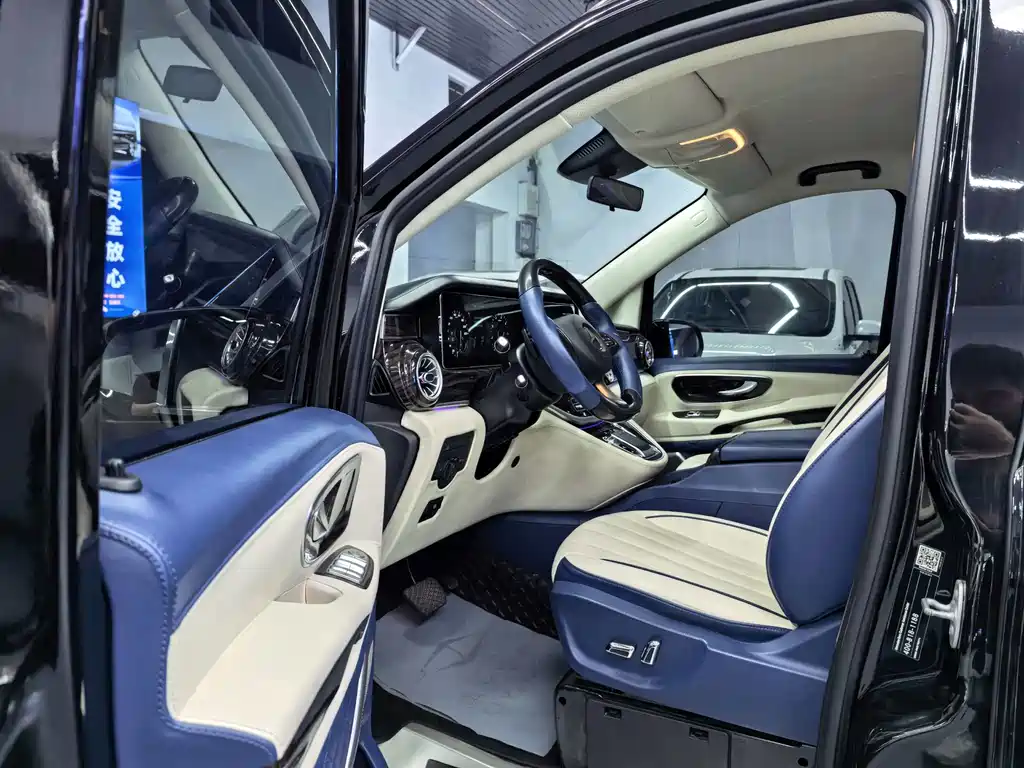 Mercedes-Benz Vito 2021 2.0T 7 мест