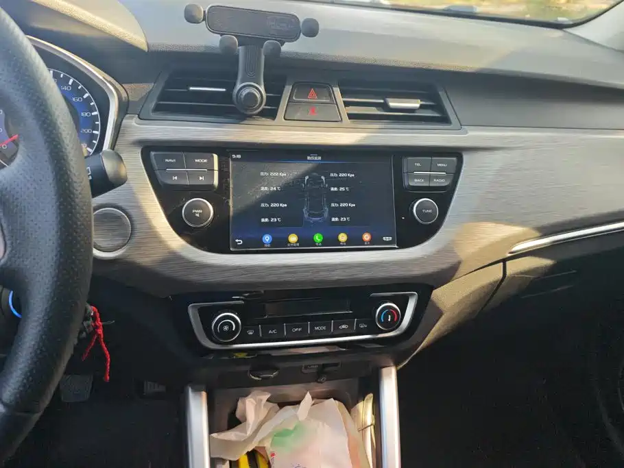 Geely Vision X3 — миниатюра 13