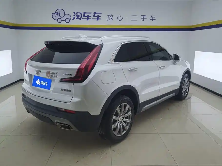 CADILLAC XT4