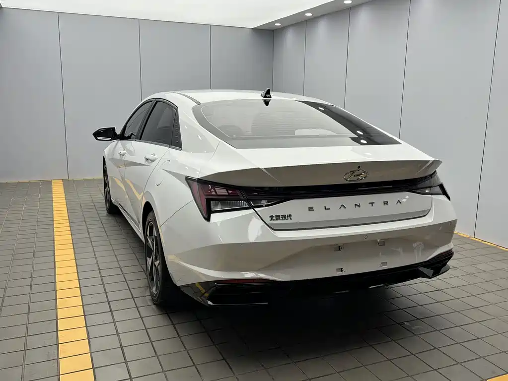 Hyundai Elantra — миниатюра 4