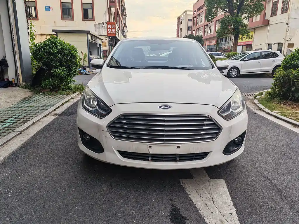Ford Escort Happiness Edition 1.5L Auto Fashion Type, фото 3
