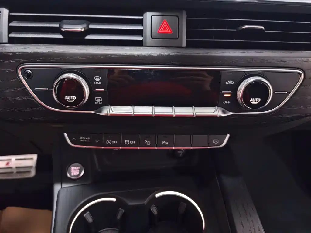 Audi A4L — миниатюра 4