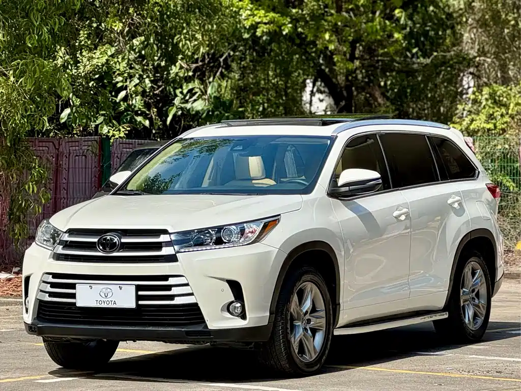 TOYOTA HIGHLANDER