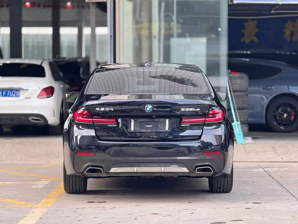 BMW 5 Series New Energy — миниатюра 8