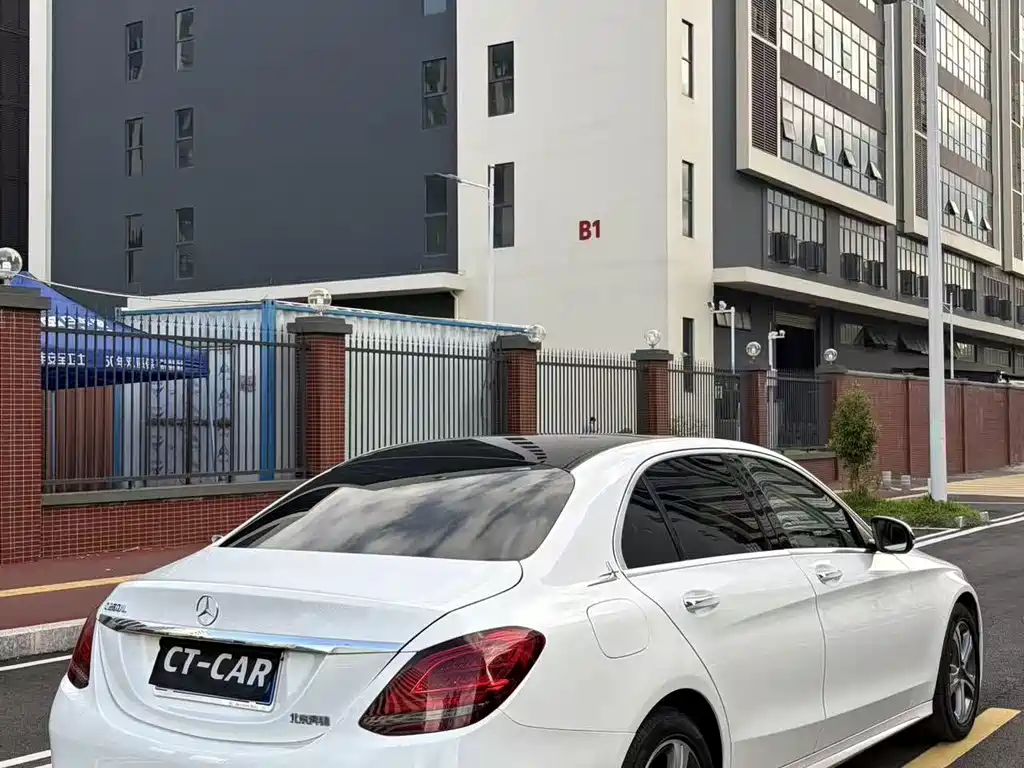 Mercedes-Benz C-Class — миниатюра 13