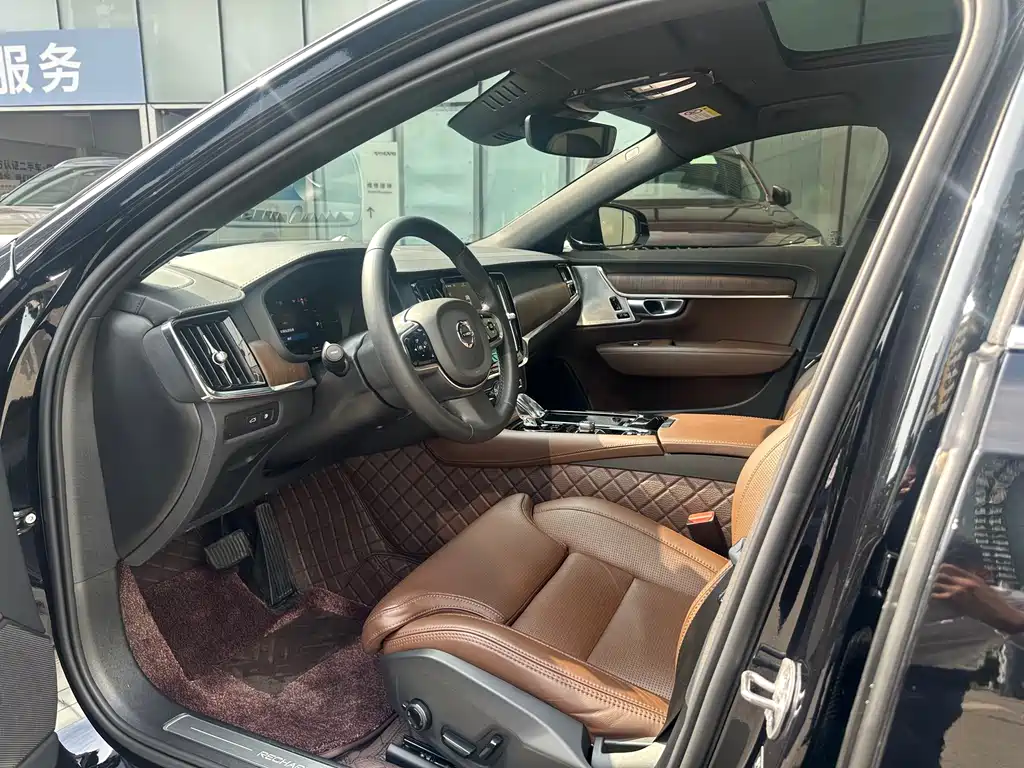 Volvo S90 2024 Luxury