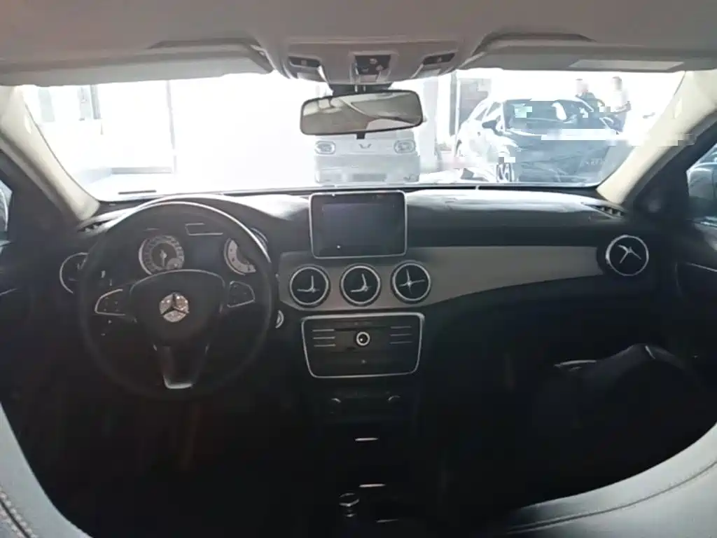 Mercedes-Benz GLA — миниатюра 10