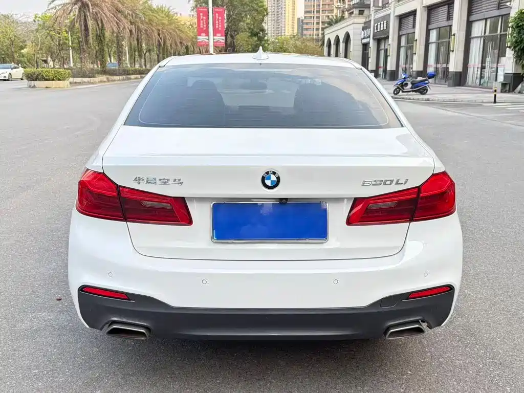 BMW 5 Series — миниатюра 9