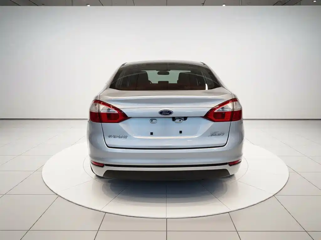 Ford Fiesta 2013 1.5L MT