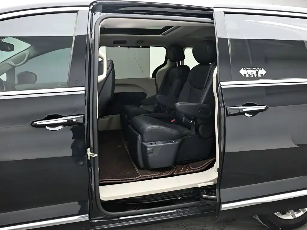 Chrysler Grand Voyager (Import) — миниатюра 13