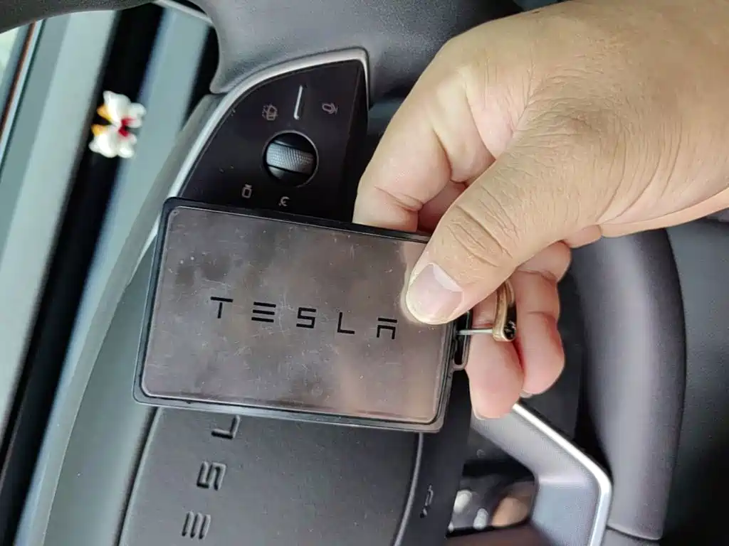 Tesla Model 3 — миниатюра 9