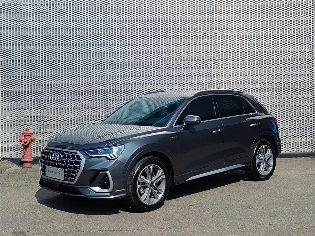 奥迪Q3 2025款 45周年典藏版 40TFSI 时尚动感型 2025