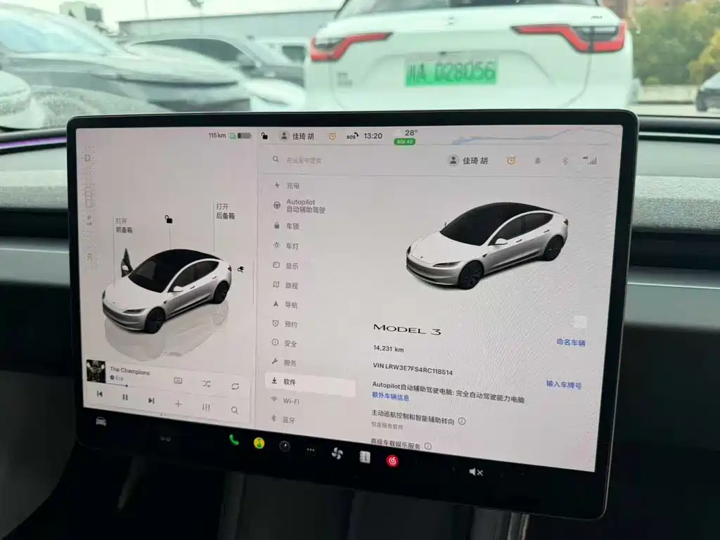 Tesla Model 3 — миниатюра 12