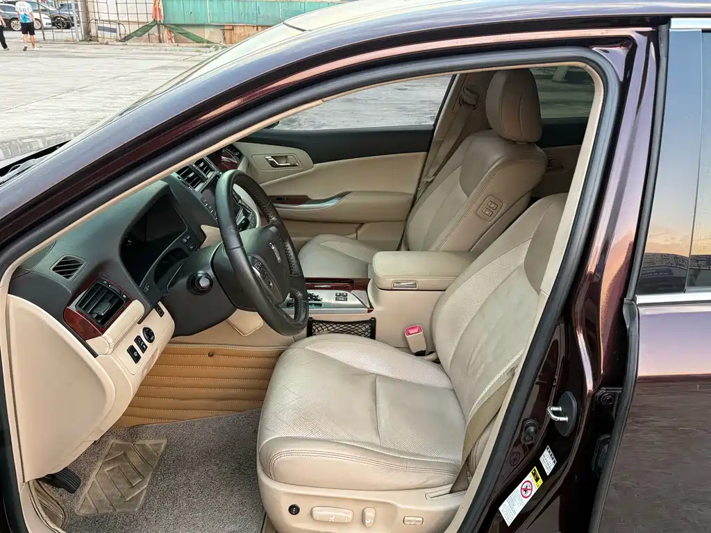 Toyota Crown — миниатюра 5