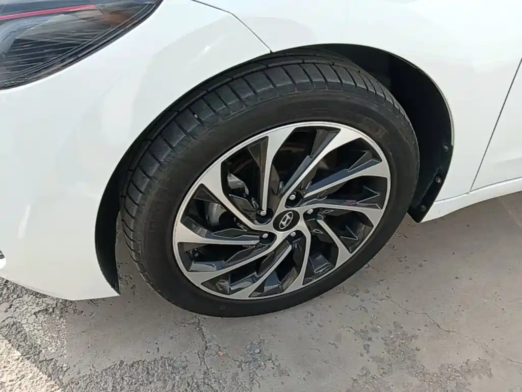 Hyundai Elantra — миниатюра 23