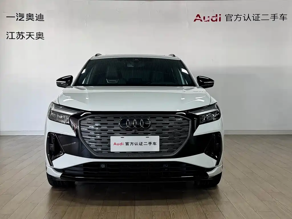 AUDI Q4 E TRON