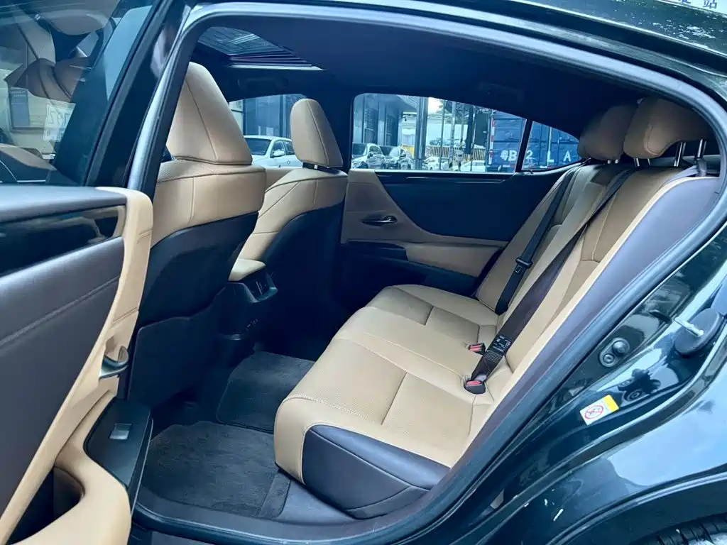 Lexus ES — миниатюра 5