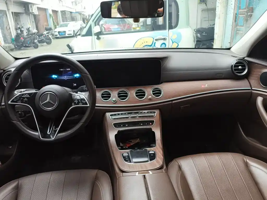 Mercedes-Benz E-Class — миниатюра 13