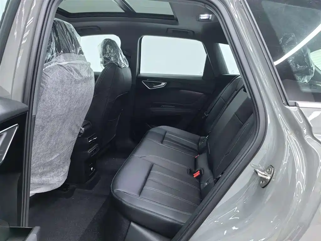 Audi Q4 e-tron — миниатюра 13