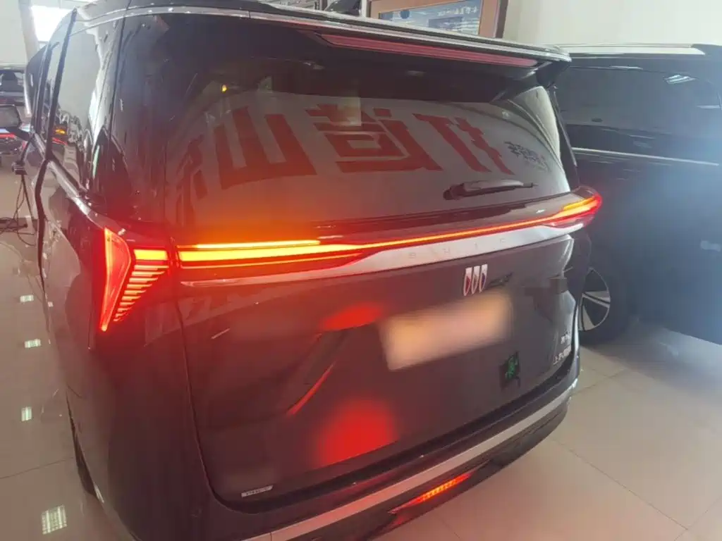 Buick GL8 Hybrid — миниатюра 4