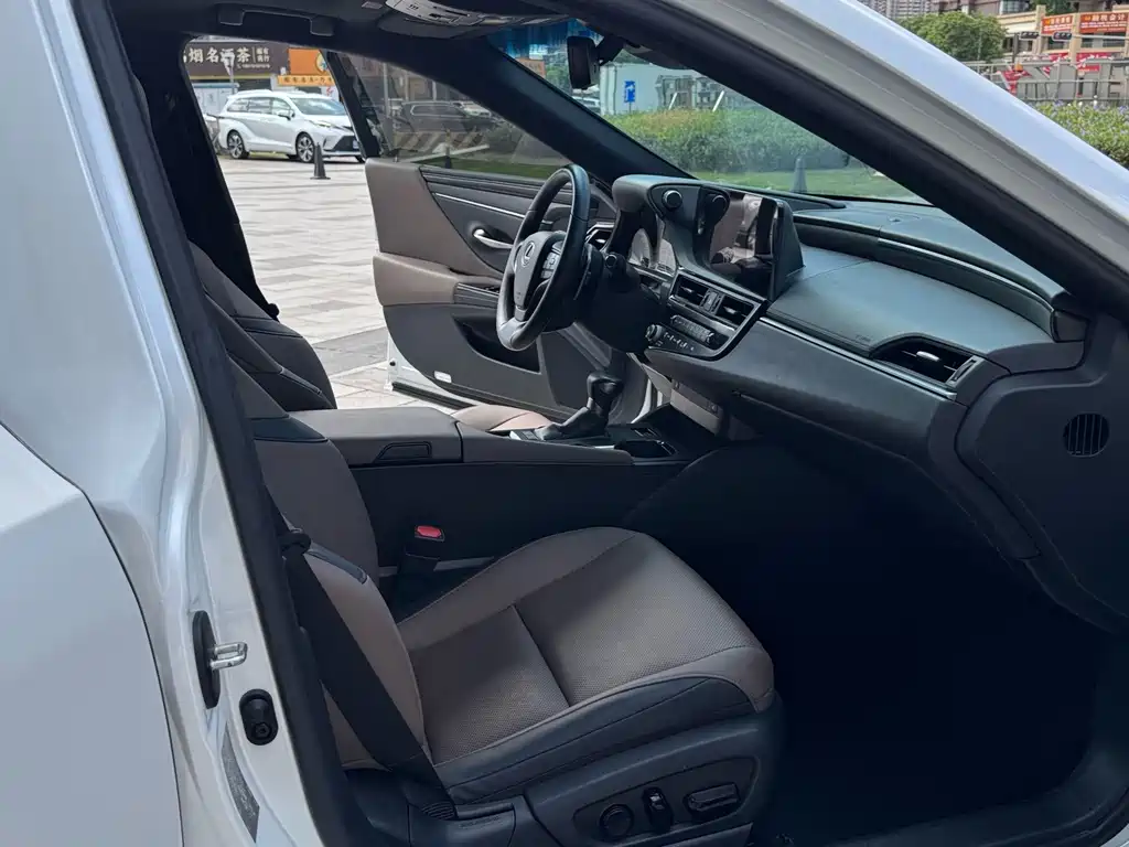 Lexus ES — миниатюра 12