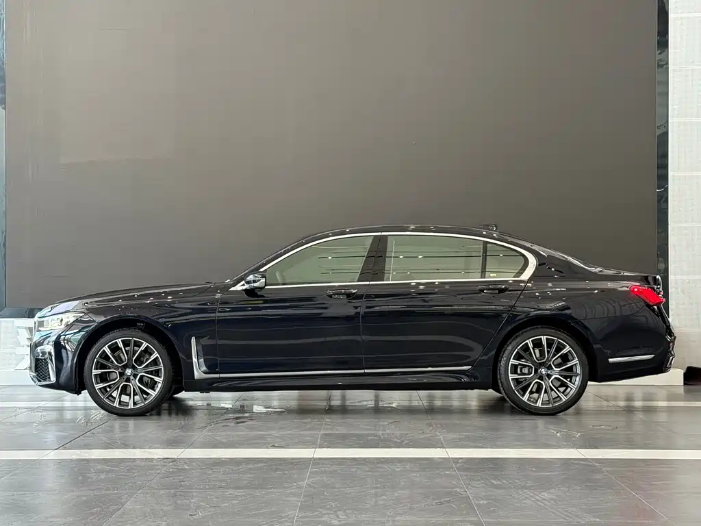 BMW 7 Series — миниатюра 4