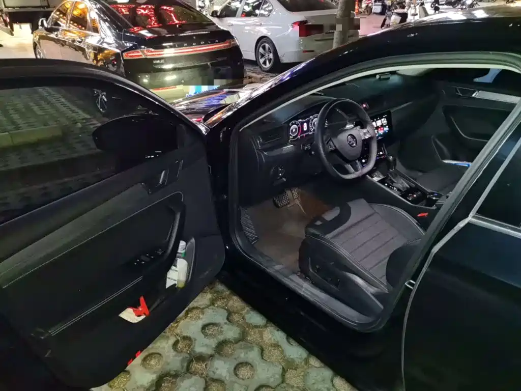 Skoda Superb — миниатюра 12